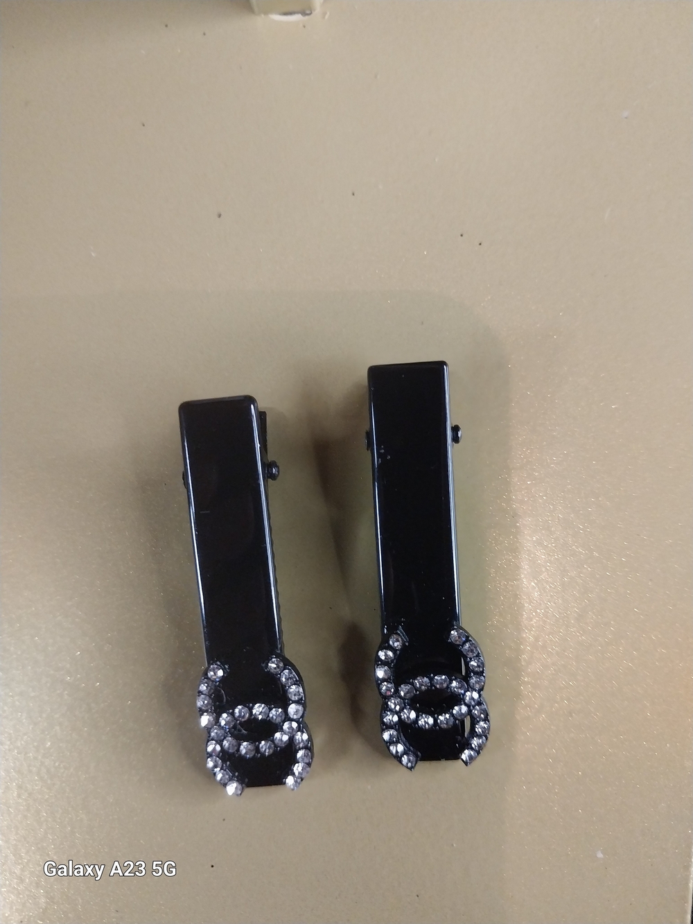 Chanel Beaute' Black Crystal Accent Logo Duckbill Alligator Clips Set Of 2 NEW